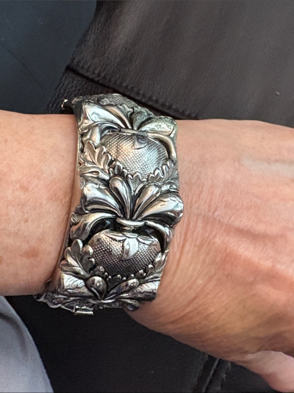 Ornate Silver Floral Hinged Cuff Bracelet Repousse Vargas? Whiting & Davis? - Picture 12 of 15